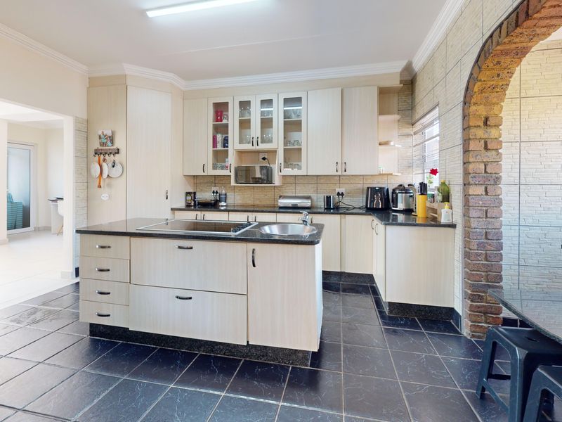 Fully Renovated Family Entertainer with Solar, Studio and Stunning Garden - Photo 10