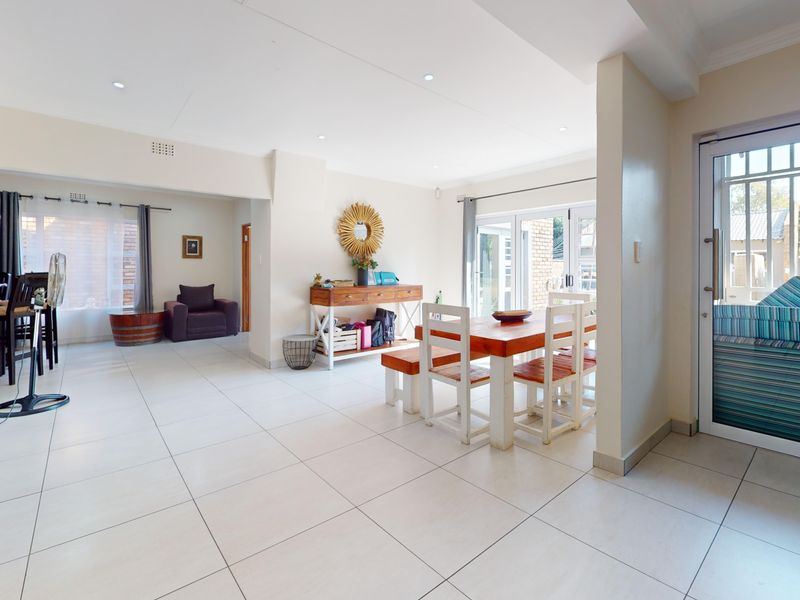Fully Renovated Family Entertainer with Solar, Studio and Stunning Garden - Photo 7