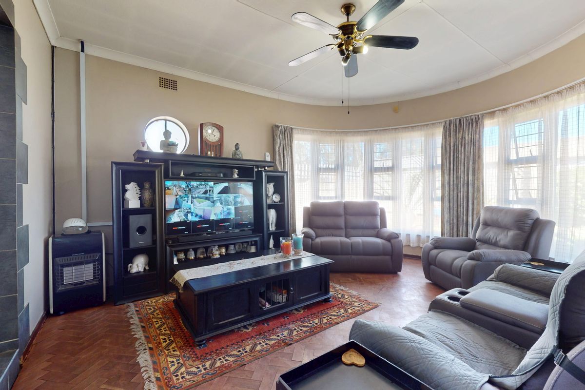 Family Living with Added Value in Jansen Park - Photo 3
