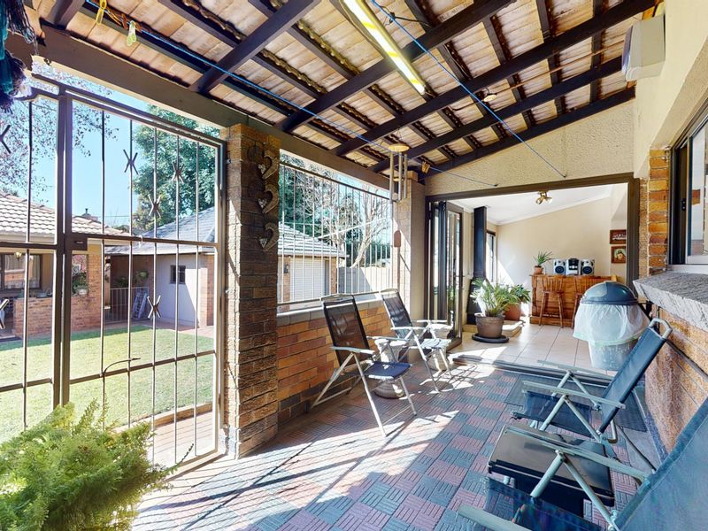 Family Living with Added Value in Jansen Park - Photo 10
