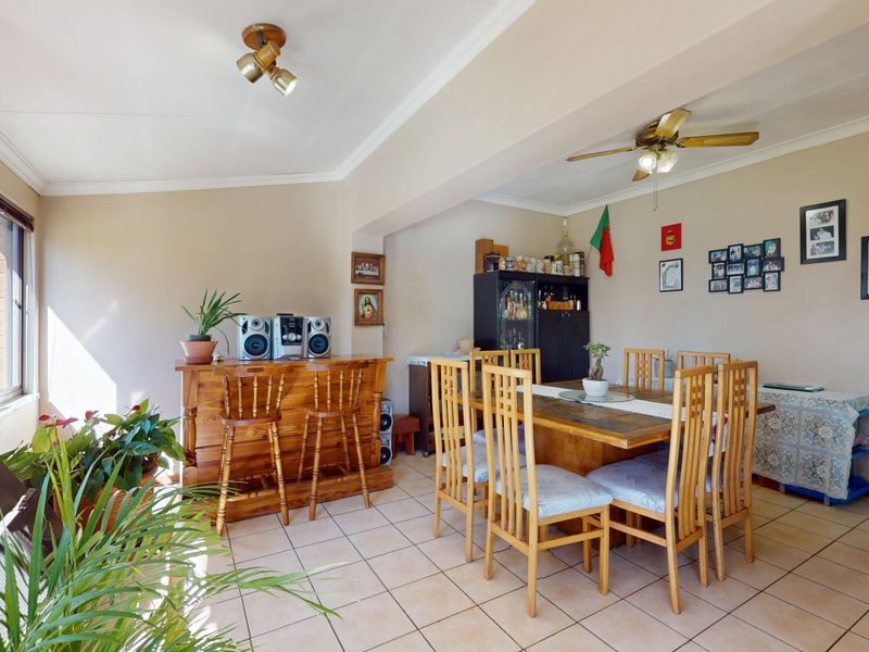Family Living with Added Value in Jansen Park - Photo 8