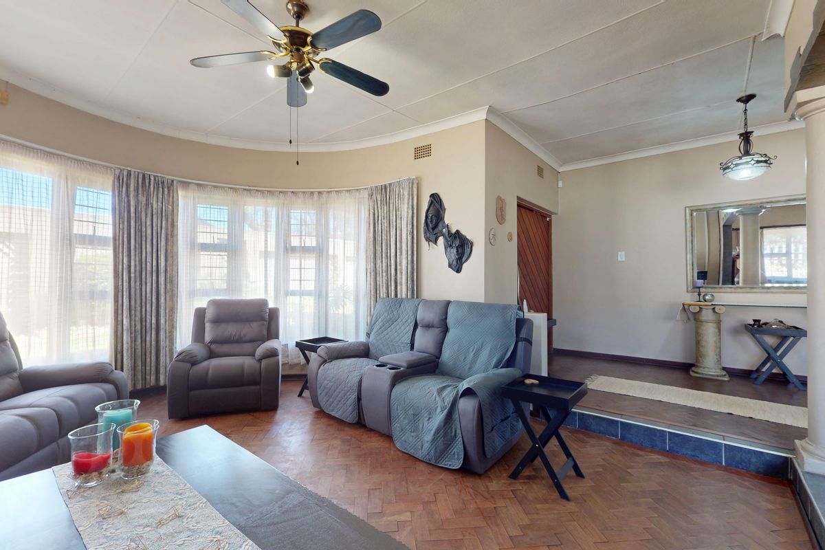 Family Living with Added Value in Jansen Park - Photo 4
