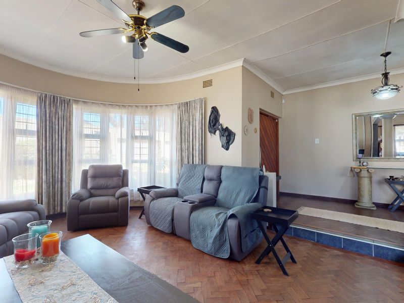 Family Living with Added Value in Jansen Park - Photo 4