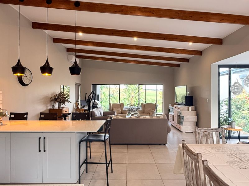 Charming Single Level Family Home in Palm Lakes Estate - Photo 4