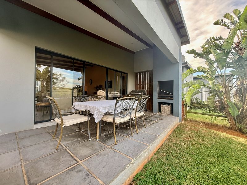 Charming Single Level Family Home in Palm Lakes Estate - Photo 2