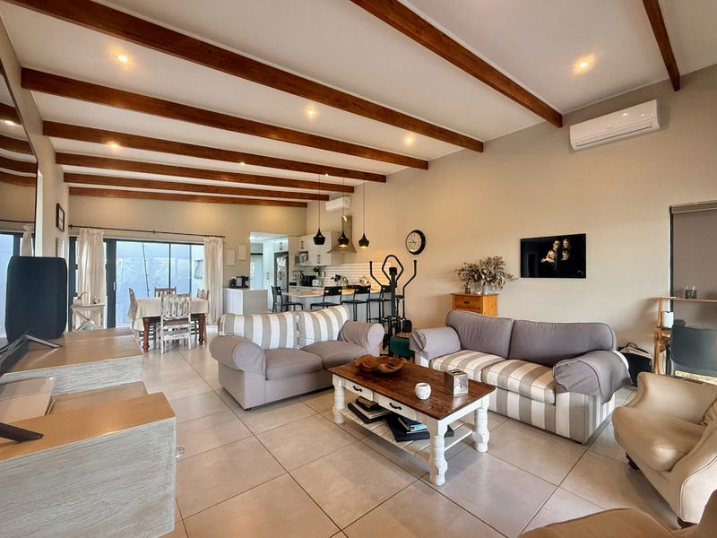 Charming Single Level Family Home in Palm Lakes Estate - Photo 3