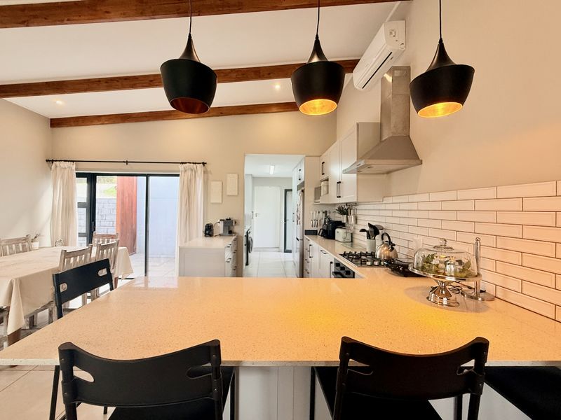 Charming Single Level Family Home in Palm Lakes Estate - Photo 7