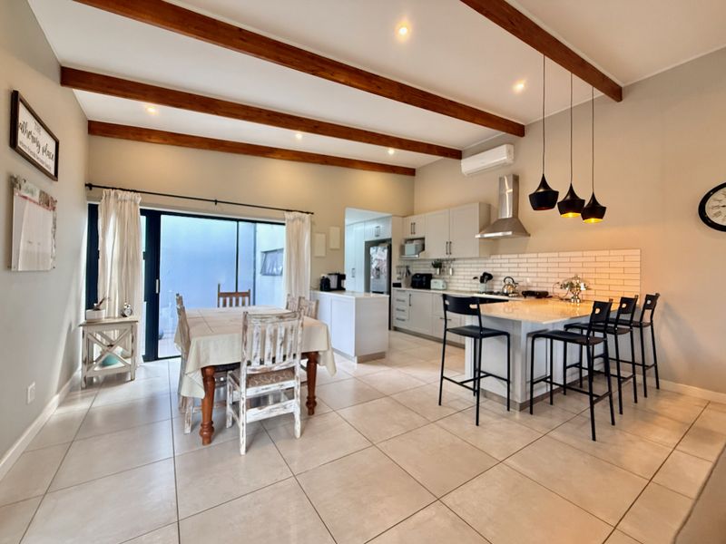 Charming Single Level Family Home in Palm Lakes Estate - Photo 5