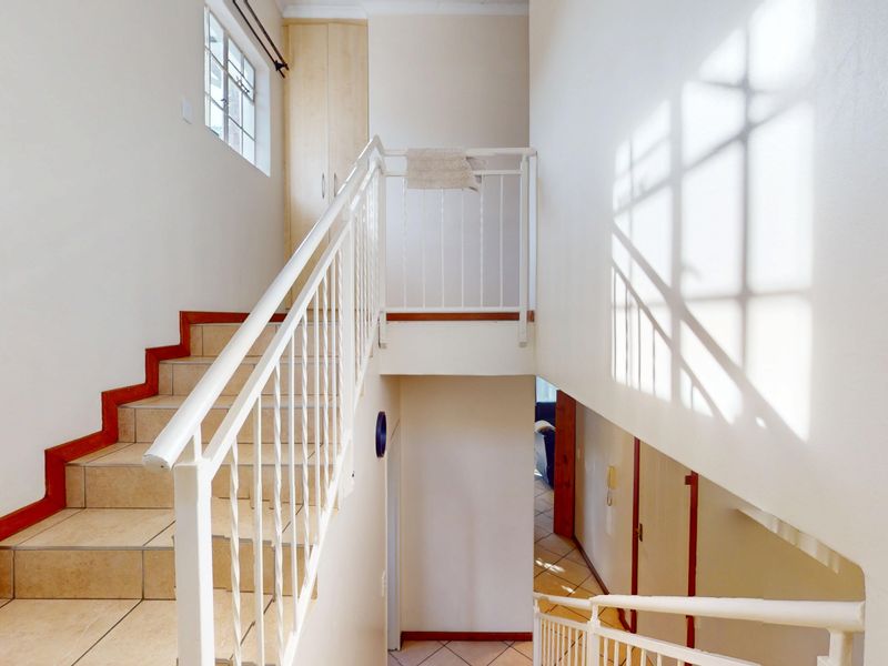 Light, Bright, and Spacious 3-Bedroom Double-Storey Townhouse in Eveleigh - Photo 10