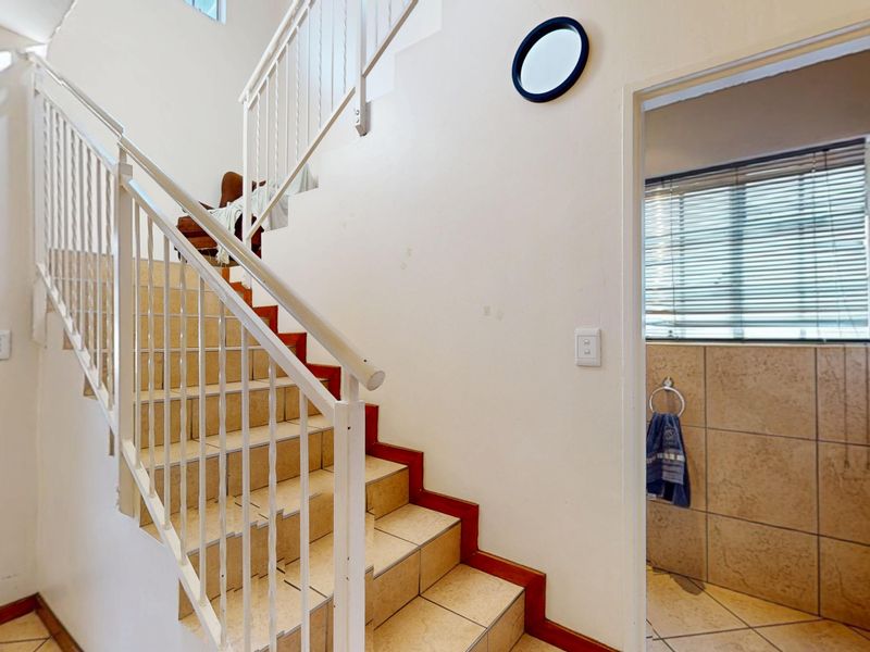 Light, Bright, and Spacious 3-Bedroom Double-Storey Townhouse in Eveleigh - Photo 9