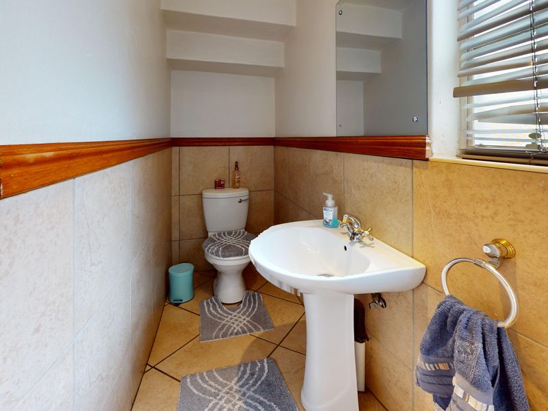 Light, Bright, and Spacious 3-Bedroom Double-Storey Townhouse in Eveleigh - Photo 8