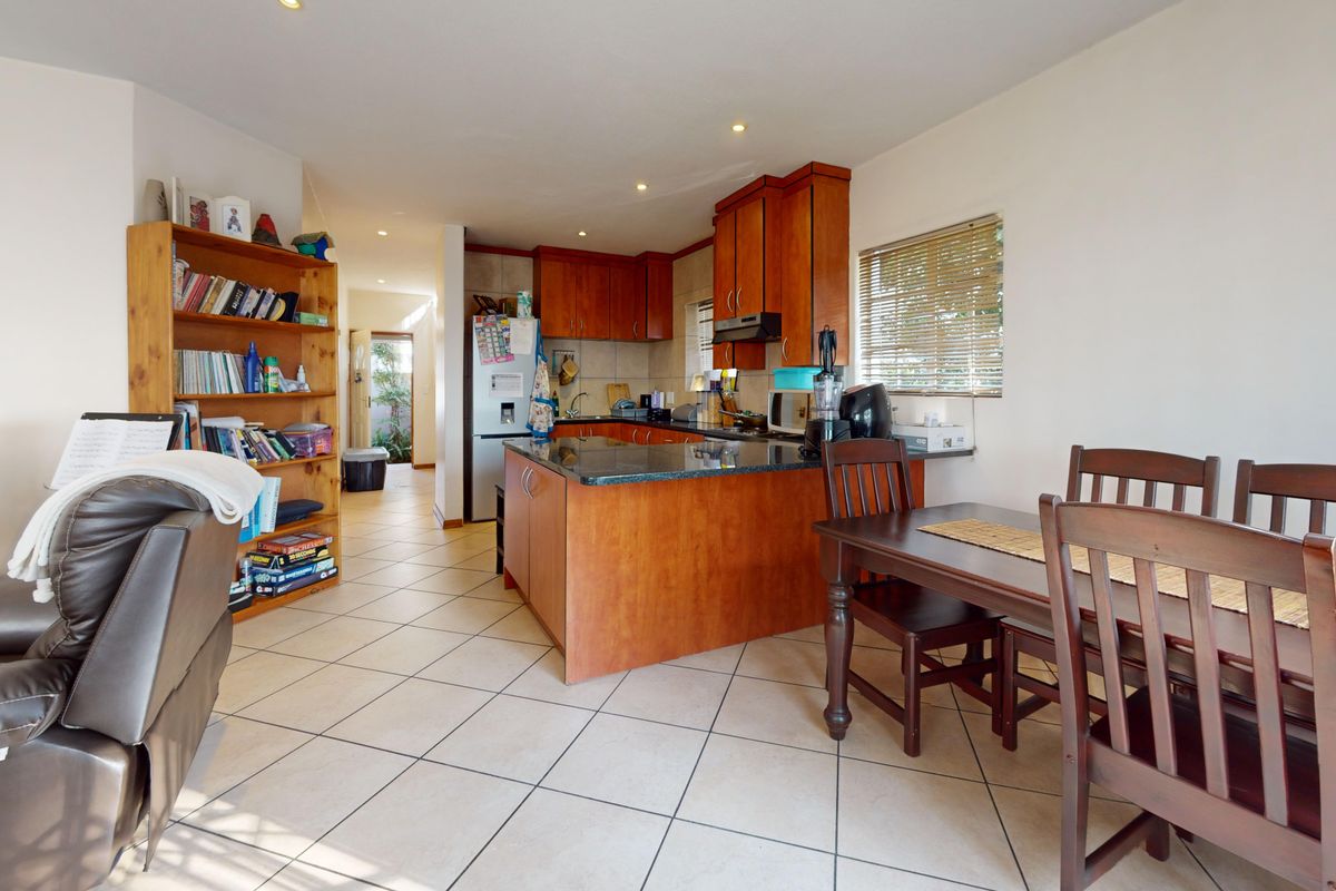 Light, Bright, and Spacious 3-Bedroom Double-Storey Townhouse in Eveleigh - Photo 5