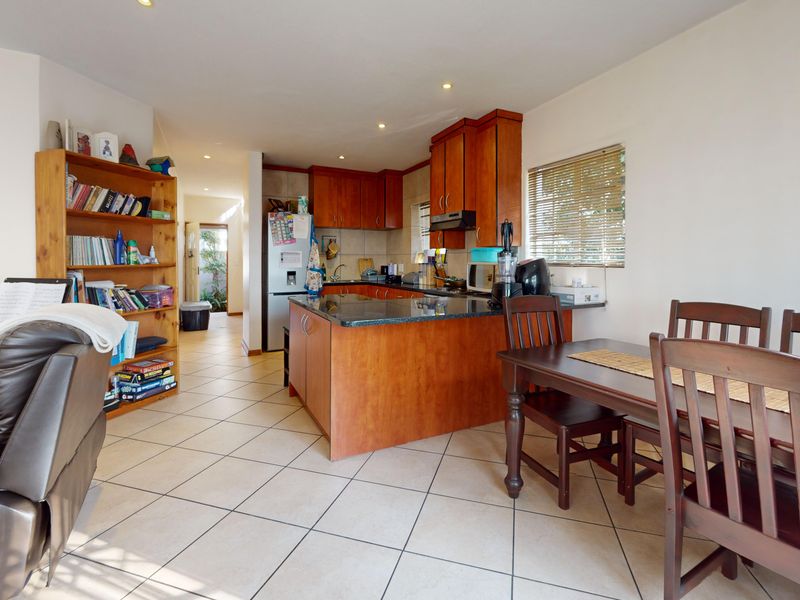 Light, Bright, and Spacious 3-Bedroom Double-Storey Townhouse in Eveleigh - Photo 5