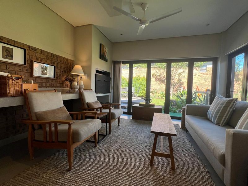 BEAUTIFULLY APPOINTED HOME IN SOUGHT-AFTER BATELEUR ESTATE - Photo 8