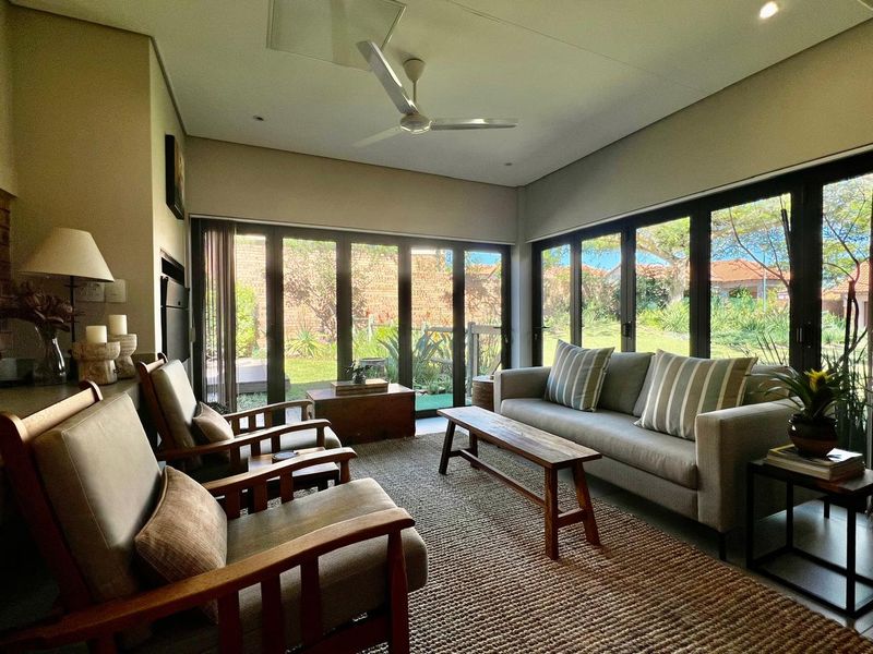 BEAUTIFULLY APPOINTED HOME IN SOUGHT-AFTER BATELEUR ESTATE - Photo 7