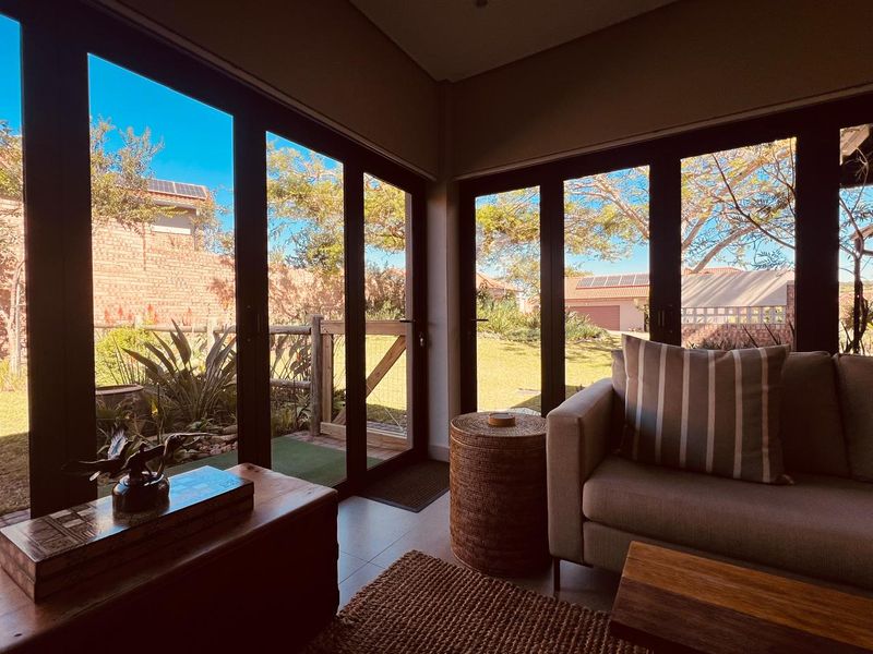BEAUTIFULLY APPOINTED HOME IN SOUGHT-AFTER BATELEUR ESTATE - Photo 6