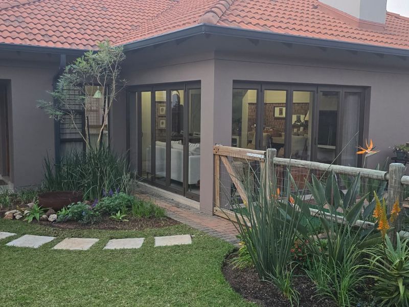 BEAUTIFULLY APPOINTED HOME IN SOUGHT-AFTER BATELEUR ESTATE
