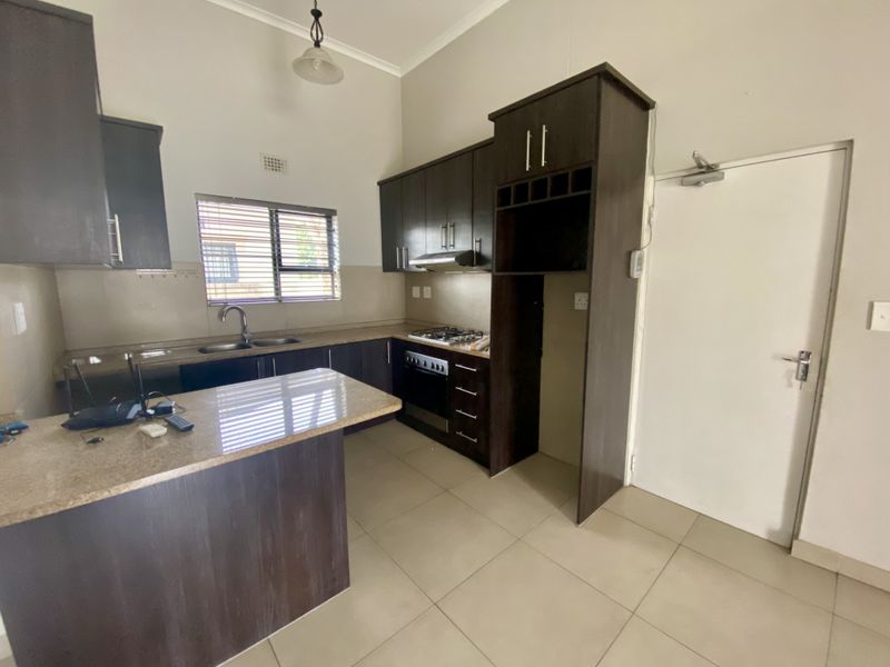 Secure Living in Buhrein estate with Spacious Garden & Built-in Braai - Photo 10
