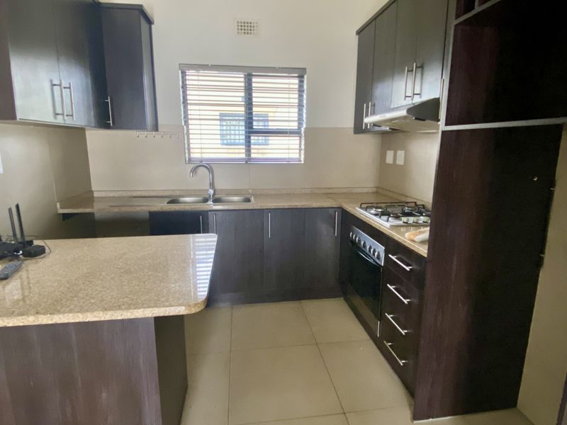 Secure Living in Buhrein estate with Spacious Garden & Built-in Braai - Photo 2