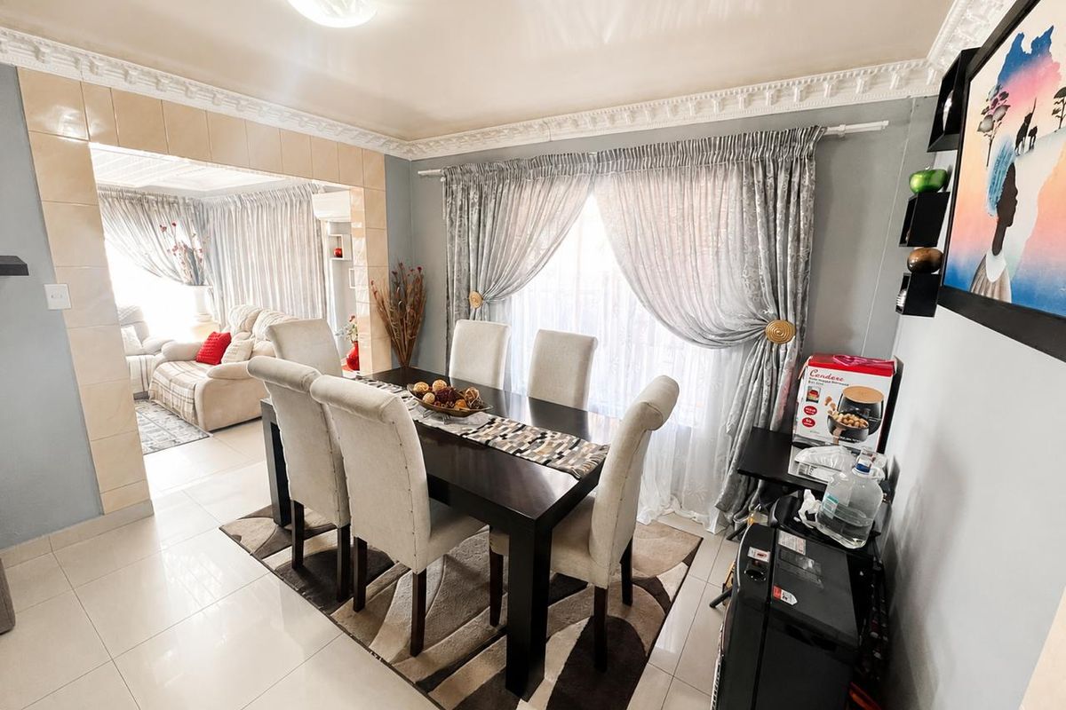 Lovely 3-Bedroom Home for Sale in Tlhabane West, Rustenburg - Photo 4