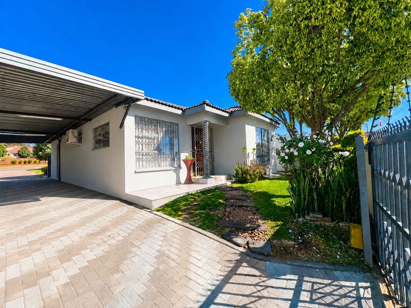 Lovely 3-Bedroom Home for Sale in Tlhabane West, Rustenburg - Photo 1