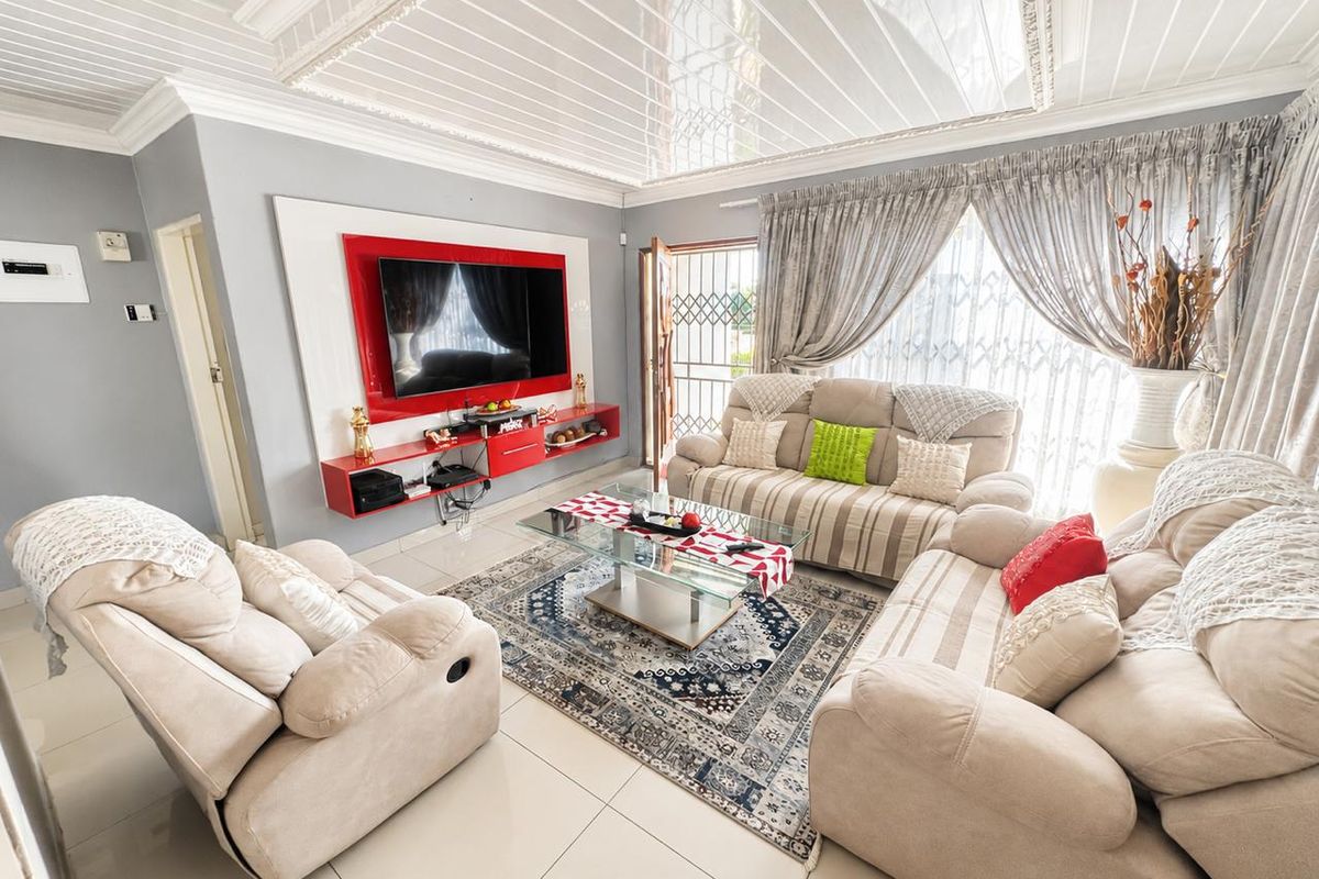 Lovely 3-Bedroom Home for Sale in Tlhabane West, Rustenburg - Photo 5
