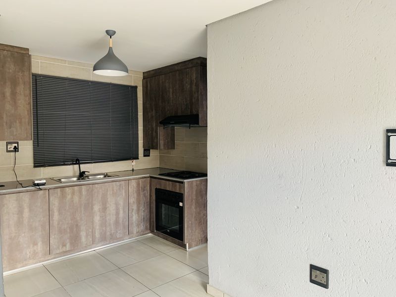 Convenient, Safe and Modern Living. - Photo 2