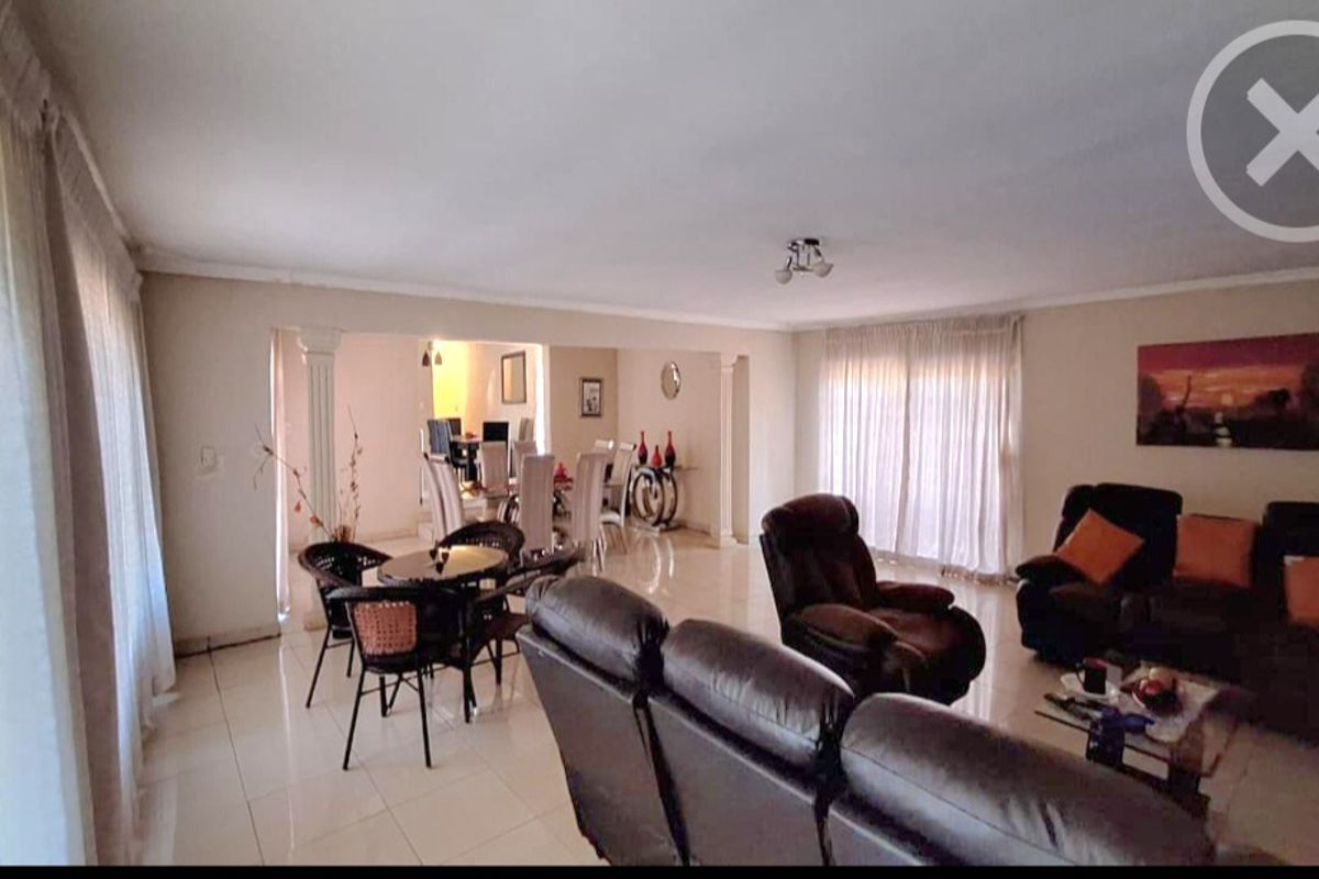 Warm Modern Family Home - Photo 5