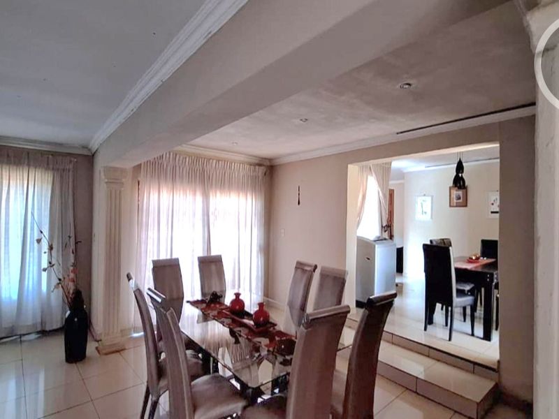 Warm Modern Family Home - Photo 1
