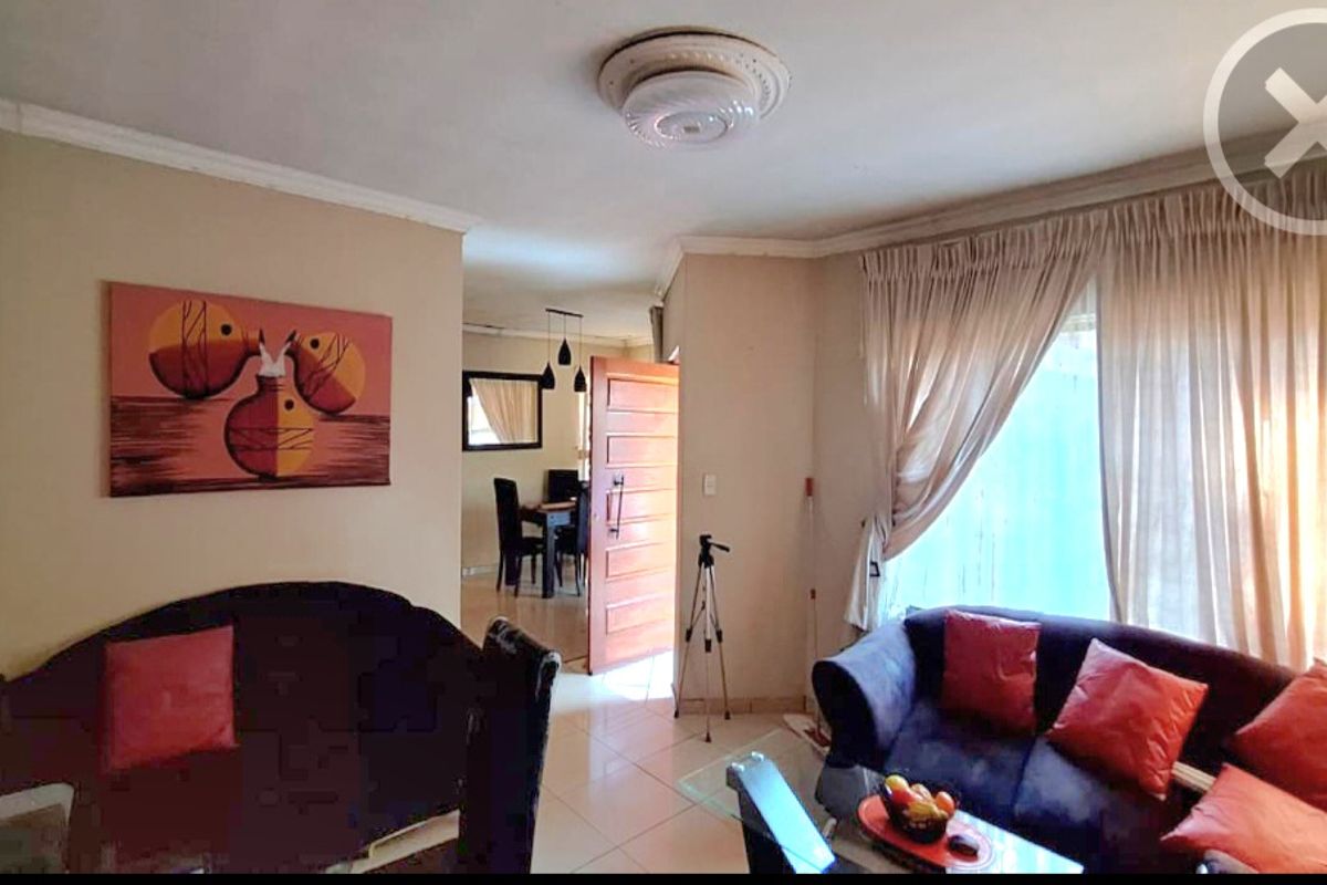 Warm Modern Family Home - Photo 4