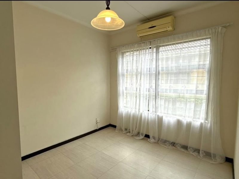 2 Beds with 2 Parkings  Windermere - Photo 9