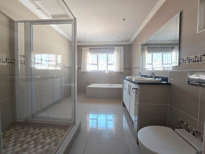 Spacious and comfortable home ideal for a couple or small family - Photo 8