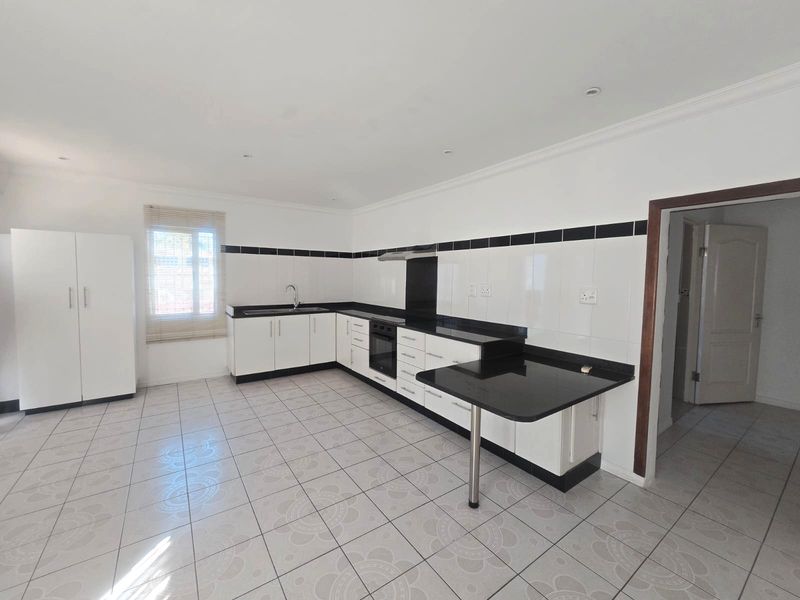 Spacious and comfortable home ideal for a couple or small family - Photo 6