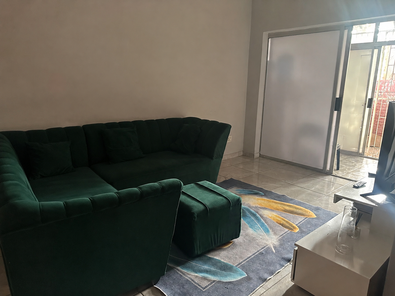 Cozy 2 Bedroom Apartment In Rustenburg Central! - Photo 4