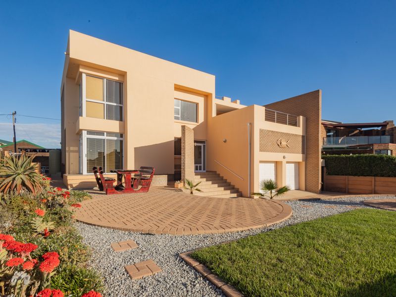 Dual Living Gem in Strandfontein – Perfect for Two Families on the West Coast - Photo 1