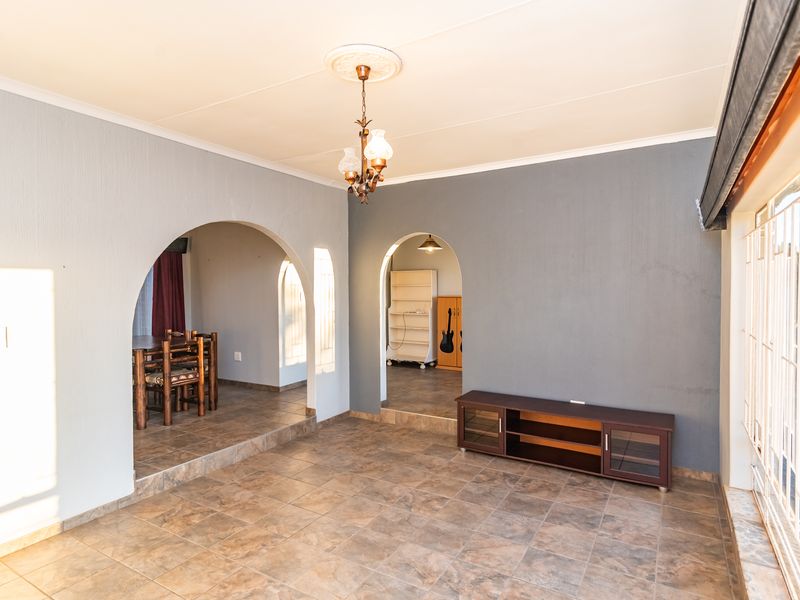 Charming 3-Bedroom Family Home with Spacious Garden and Double Garage - Photo 10
