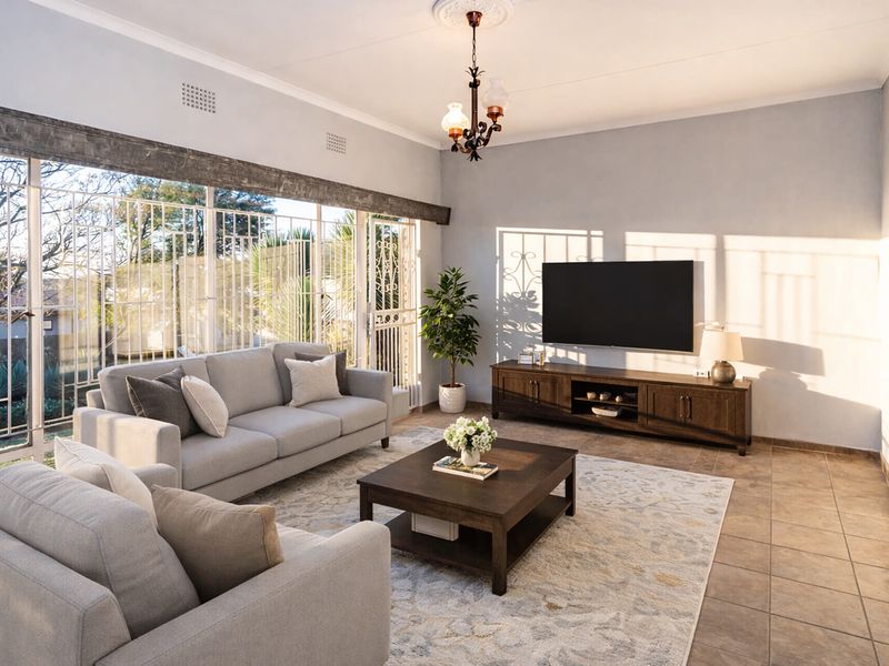 Charming 3-Bedroom Family Home with Spacious Garden and Double Garage - Photo 9