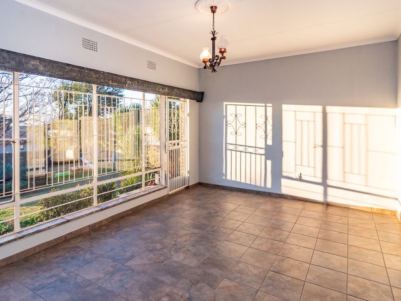 Charming 3-Bedroom Family Home with Spacious Garden and Double Garage - Photo 8
