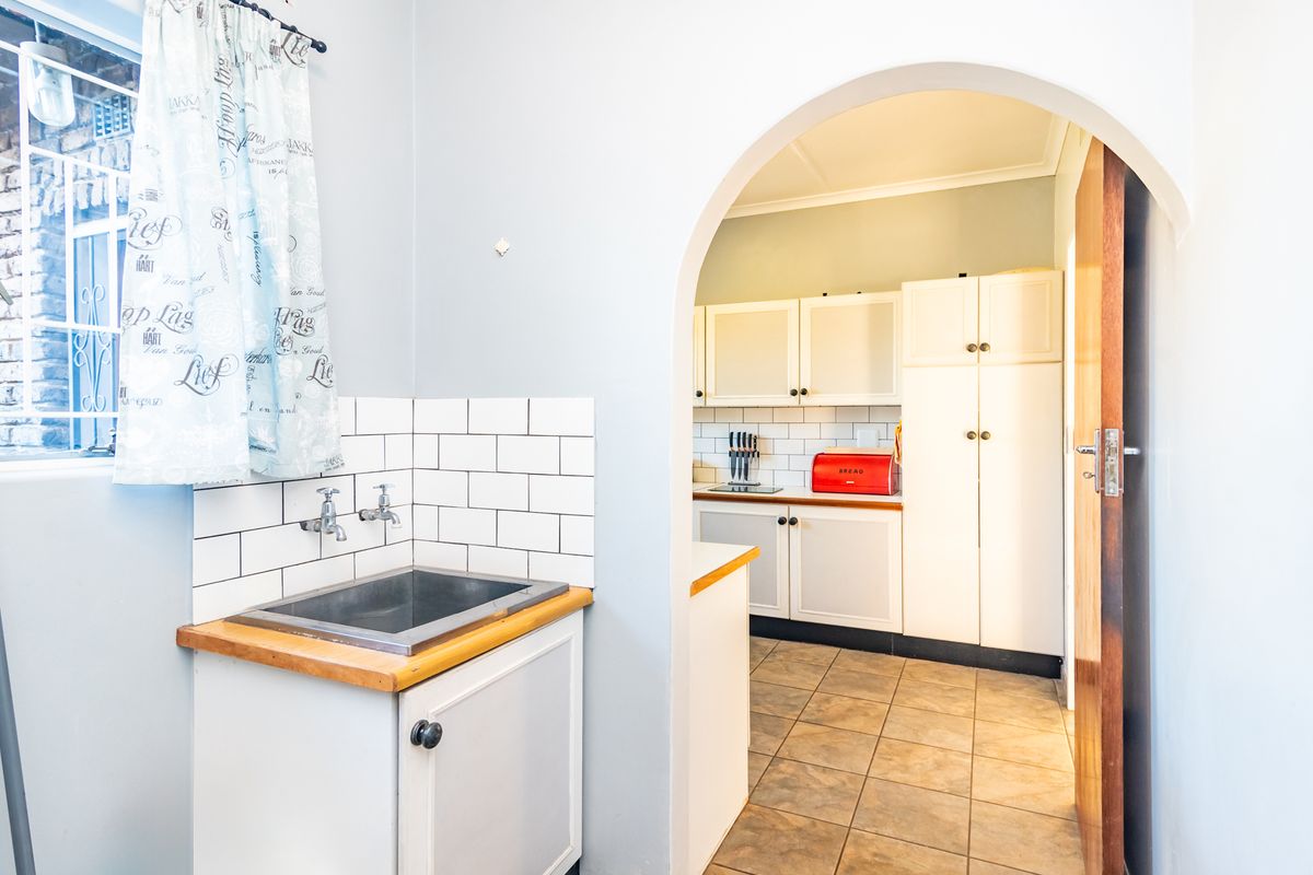 Charming 3-Bedroom Family Home with Spacious Garden and Double Garage - Photo 5