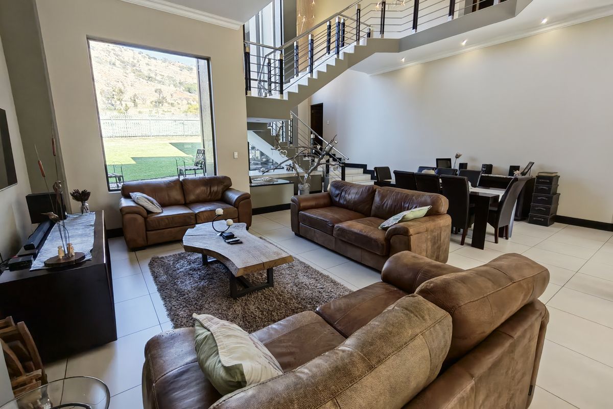 Prestigious Estate Living with Style, Space and Security - Photo 4