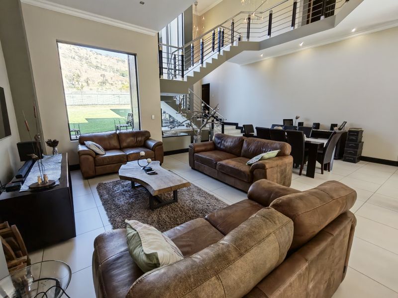 Prestigious Estate Living with Style, Space and Security - Photo 4