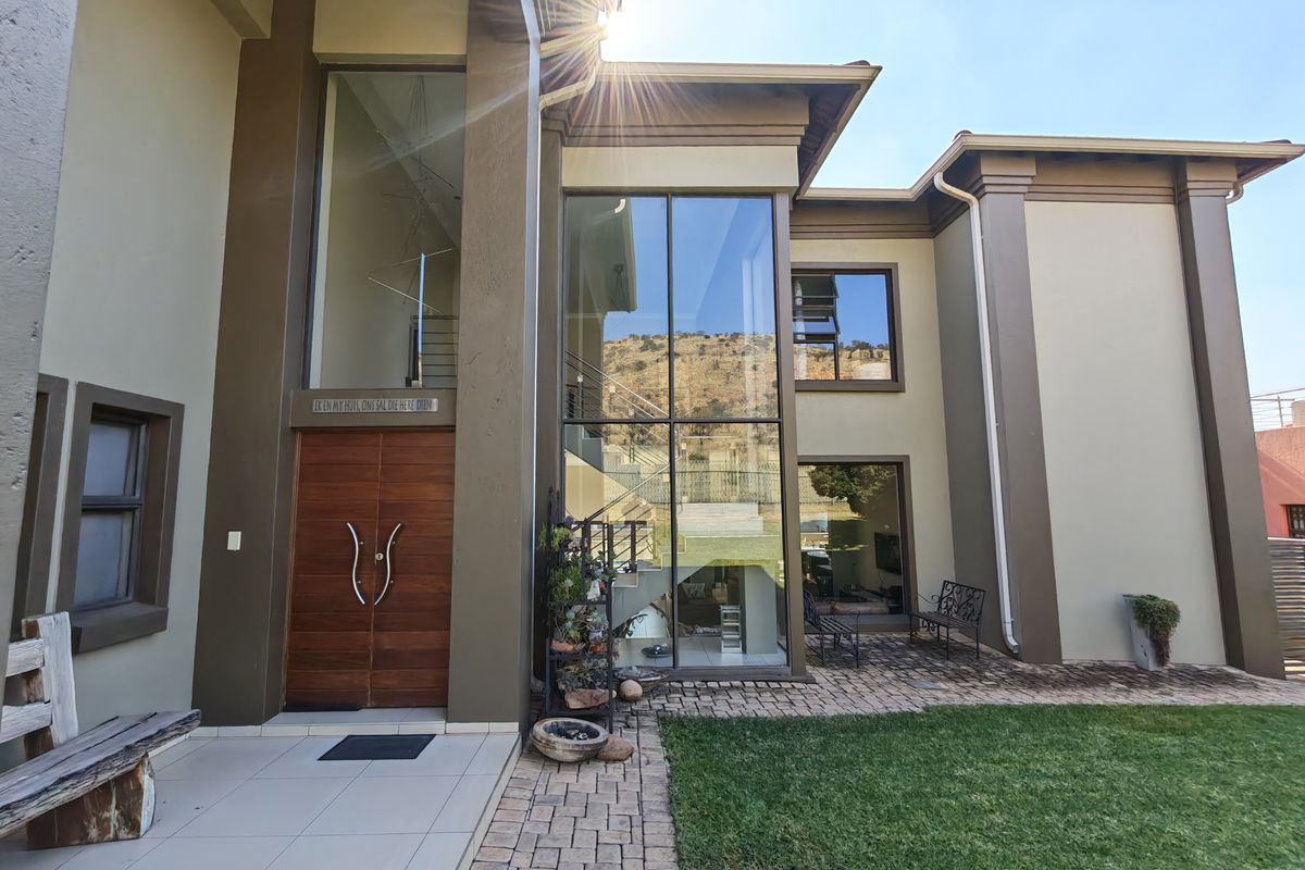 Prestigious Estate Living with Style, Space and Security - Photo 2