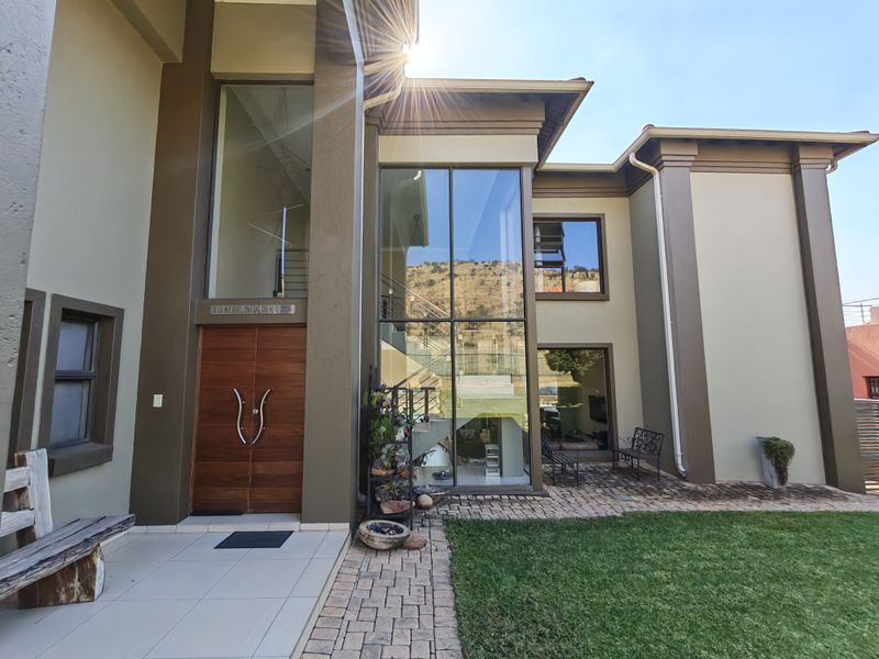 Prestigious Estate Living with Style, Space and Security - Photo 2