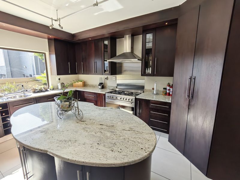 Prestigious Estate Living with Style, Space and Security - Photo 6