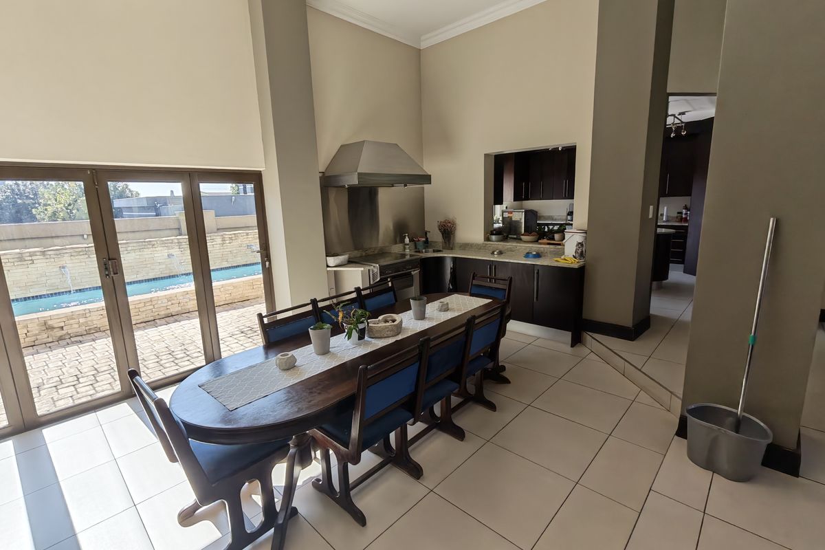 Prestigious Estate Living with Style, Space and Security - Photo 5