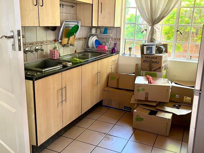 Comfortable 3-Bedroom Home with Garden and Covered Parking - Photo 10