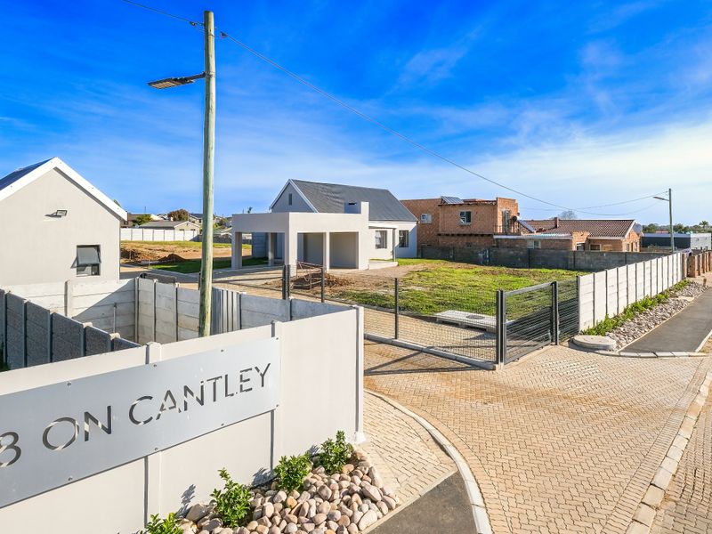 Brand new, modern farm style 3-Bedroom Home for sale in Pacaltsdorp, George - Photo 1