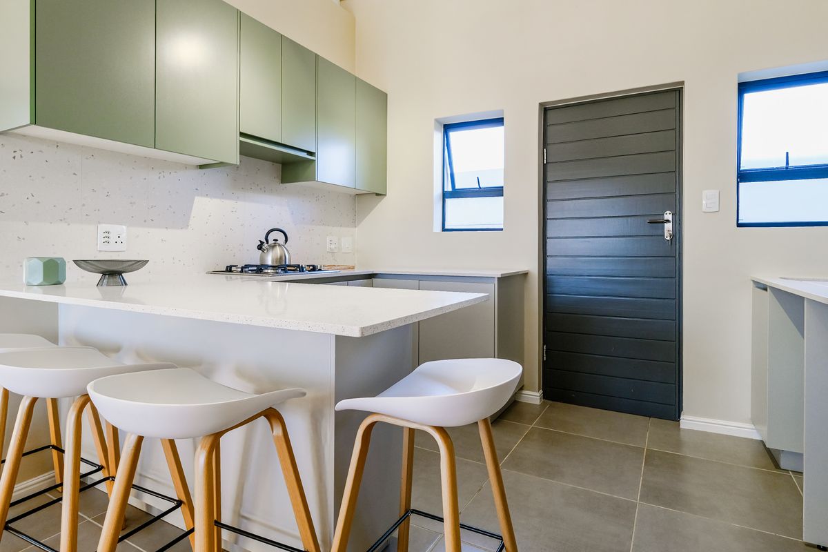 Brand new, modern farm style 3-Bedroom Home for sale in Pacaltsdorp, George - Photo 4