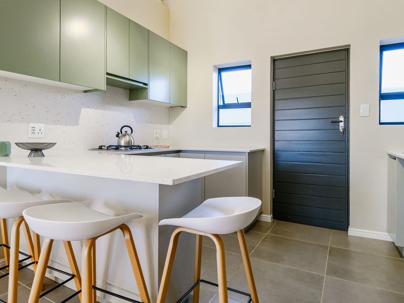Brand new, modern farm style 3-Bedroom Home for sale in Pacaltsdorp, George - Photo 4