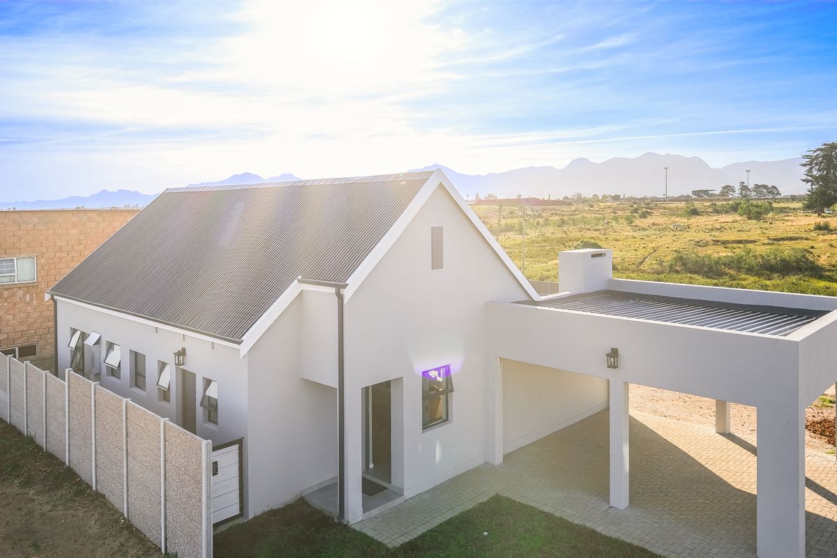 Brand new, modern farm style 3-Bedroom Home for sale in Pacaltsdorp, George - Photo 2